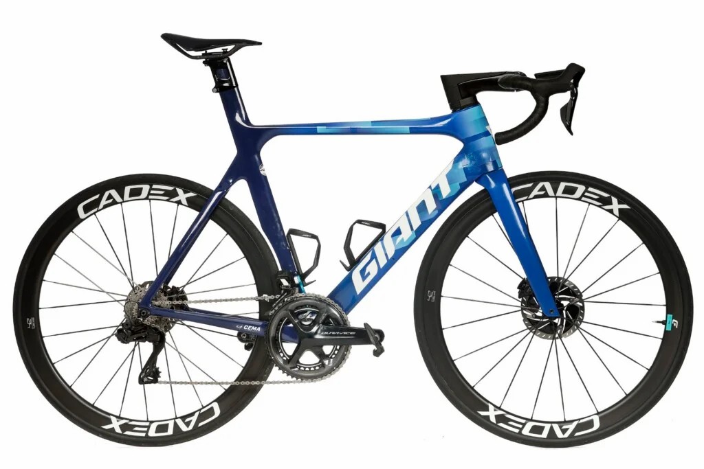 骑自行车应该有什么配件,自行车骑手都用的是什么自行车