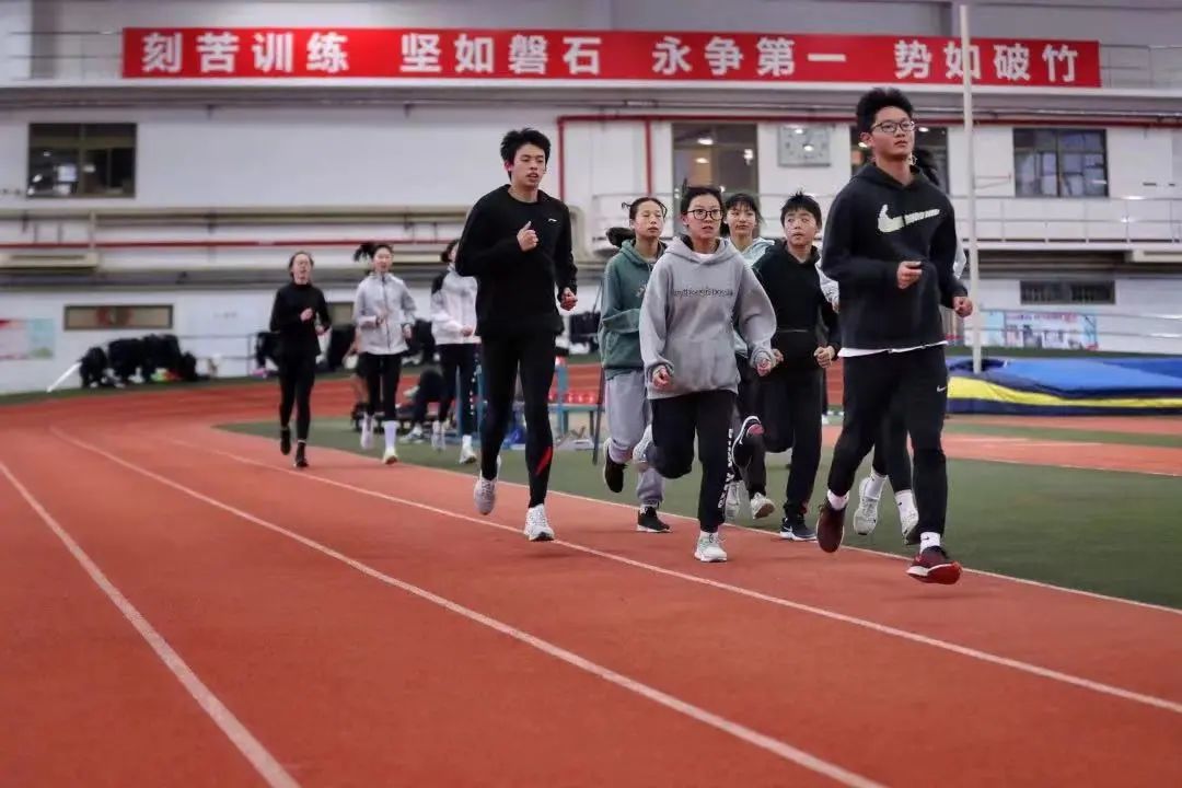 翻开2022年度印记，感谢为上海体育挥洒汗水的每个你！