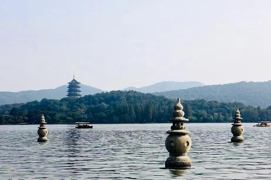 杭州西湖大雪纷飞,杭州西湖风景名胜区