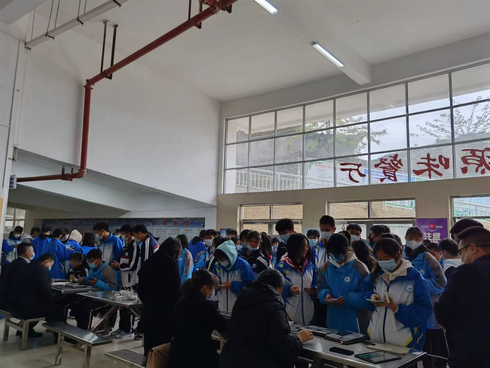 贵州织金农商银行坚守为民初心提速完成受资助学生社会保障卡办理