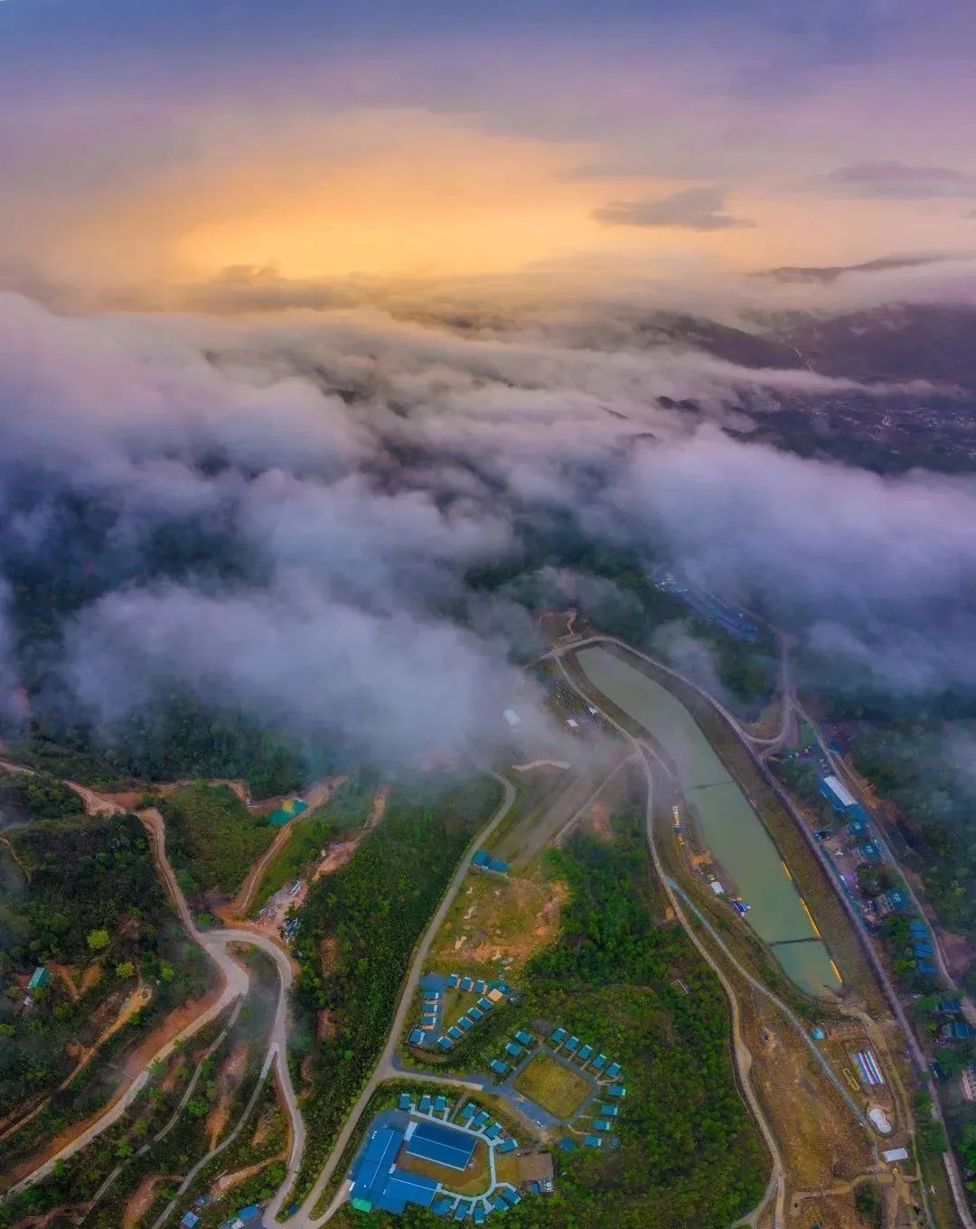 閲戠鍗佹湀鍥藉簡涓鍋囨湡浣忓鏀荤暐,閲戠涔嬬害