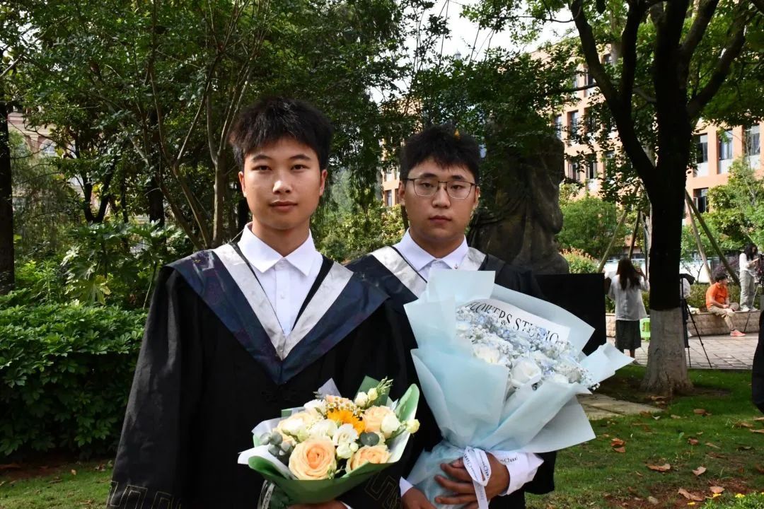 先来一波毕业照,第一张毕业照和最后一张毕业照