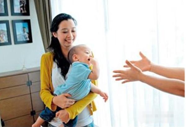 婴儿视力发育对照表一个月看几米,宝宝近视眼的症状图片