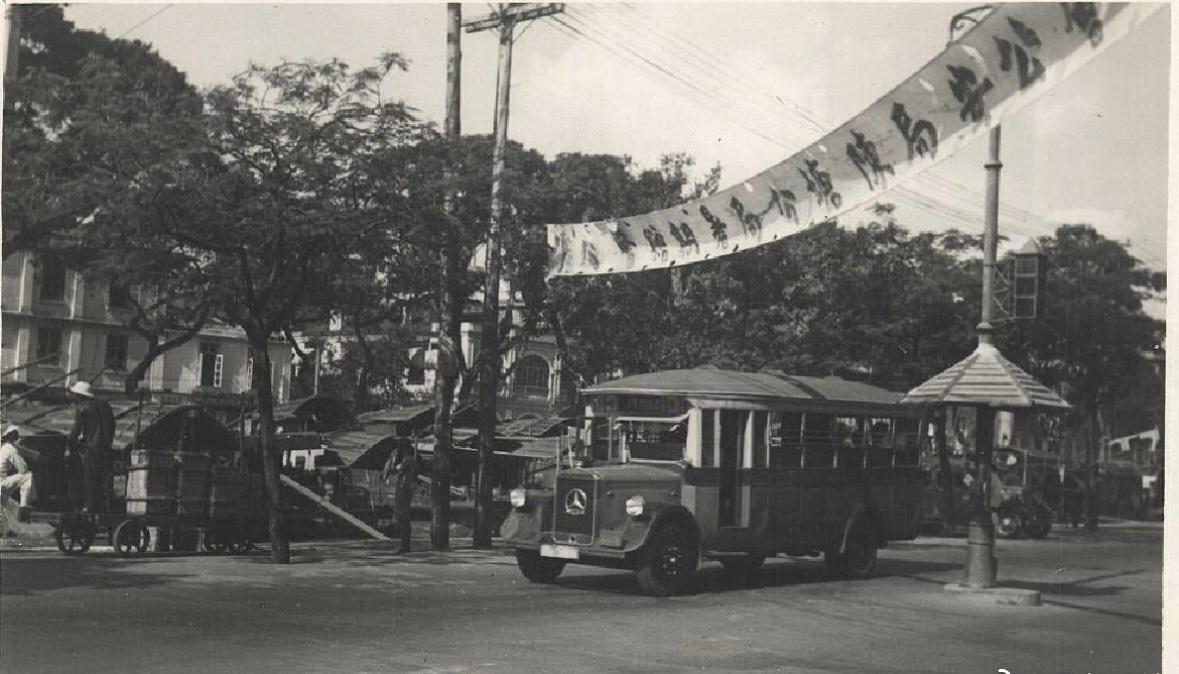 女子穿日军军服拍照被抓,女子身着日本侵华军装露脸