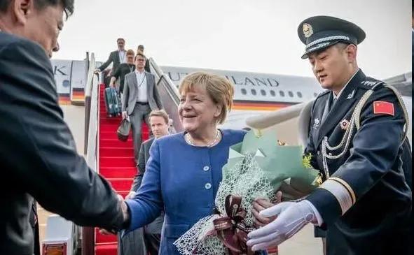 女警警服演变照片图片,最美警花警服图片