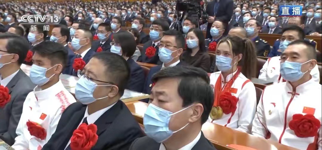 谷爱凌获得金牌的精彩瞬间,谷爱凌进入人民大会堂