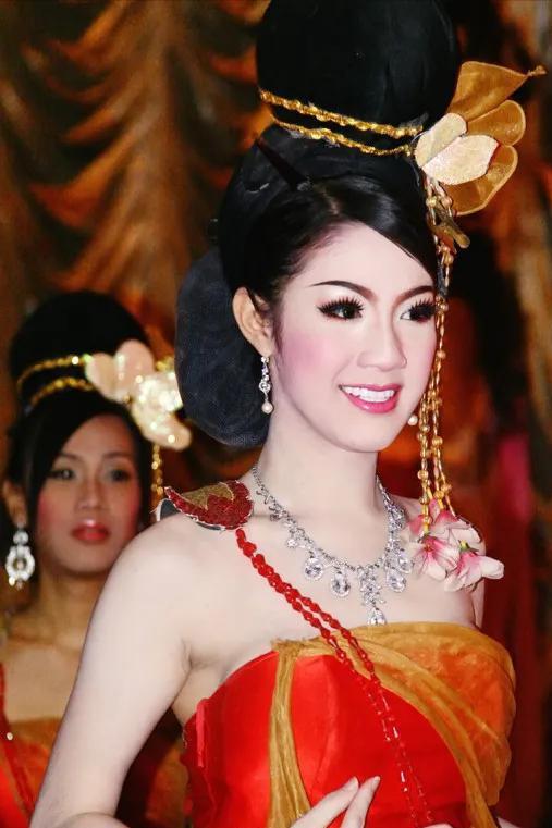 男子做手术变成了女儿身,越南男子24岁做手术变成女子