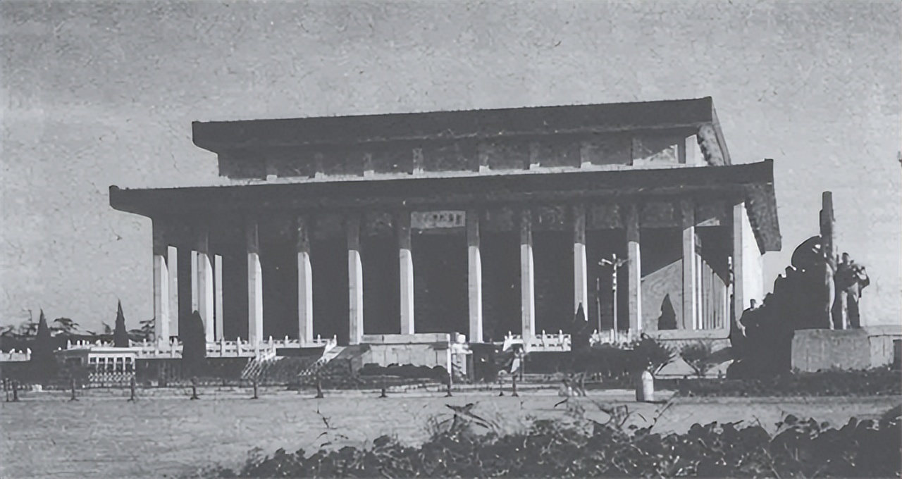 76年毛主席病逝，*国锋华**紧急召开会议：有三个问题需要尽快解决