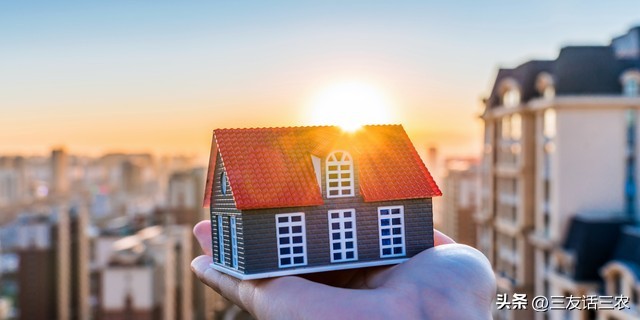 买房时少写一张纸，他不在意，30年后卖房人说，房子不是你的