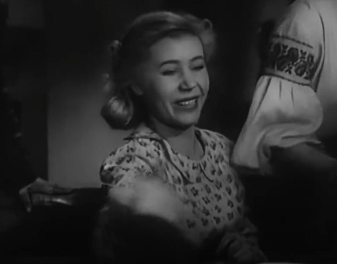 《青年近卫军》中谍战女孩的情感秘境，揭示风流背后的坚贞与纯真