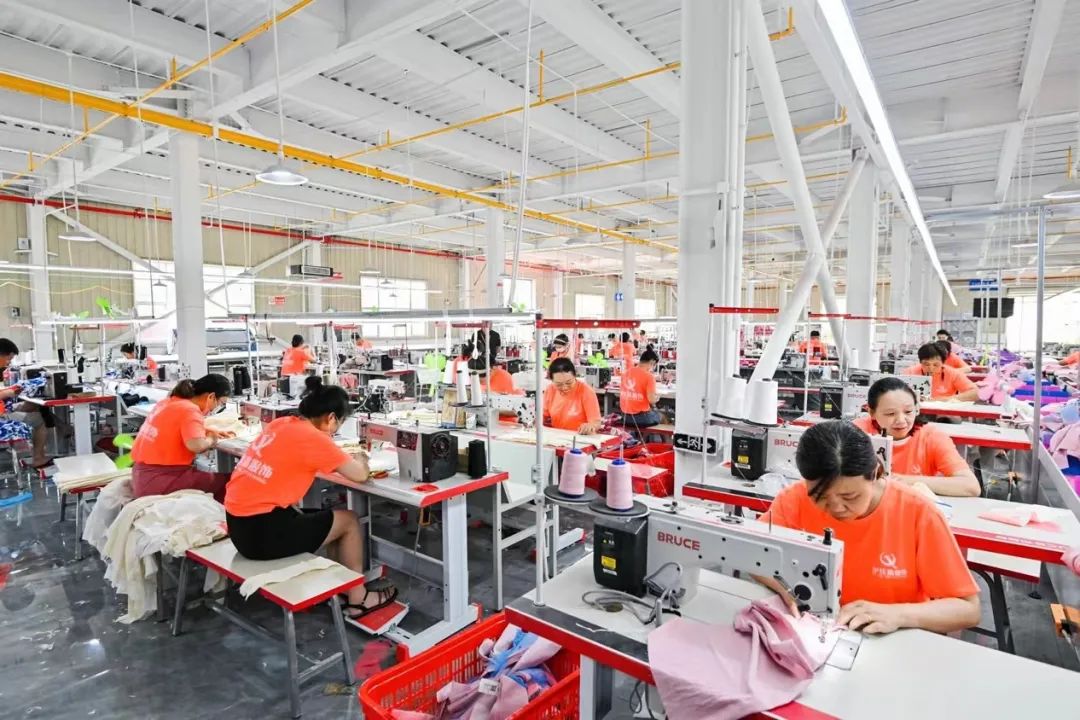 天门服装产业发展规划,天门服装电商产业峰会直播走秀