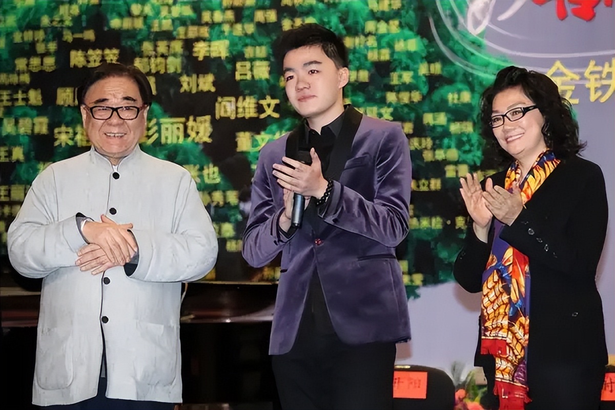 著名音乐家金铁霖老师去世现场,著名声乐家金铁霖简历