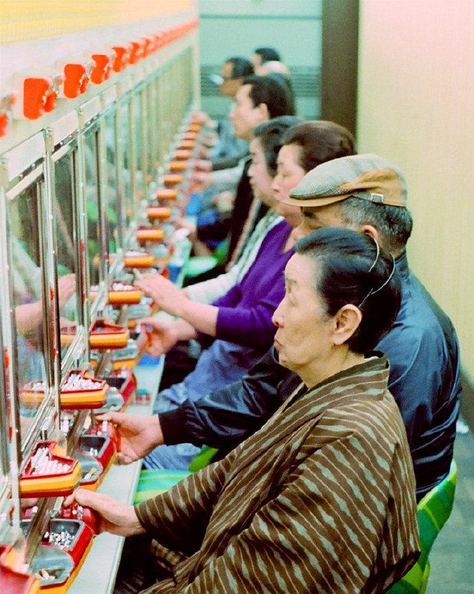 1949年，毛主席进北平时的一组老照片，穿着军棉大衣气场强大