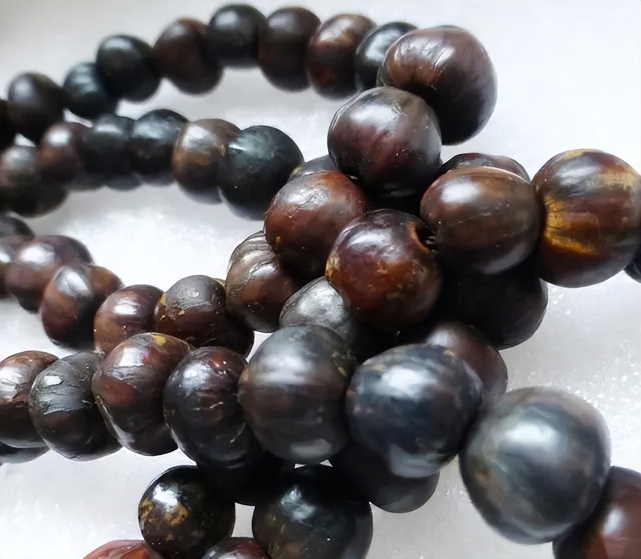 李子果核手串包浆玉化的效果,蛤蟆头核桃手串包浆玉化图片