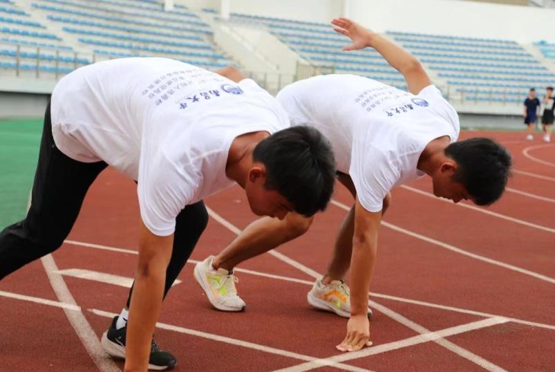 双胞胎兄弟收到北大录取通知书,三胞胎兄弟接大学的通知书