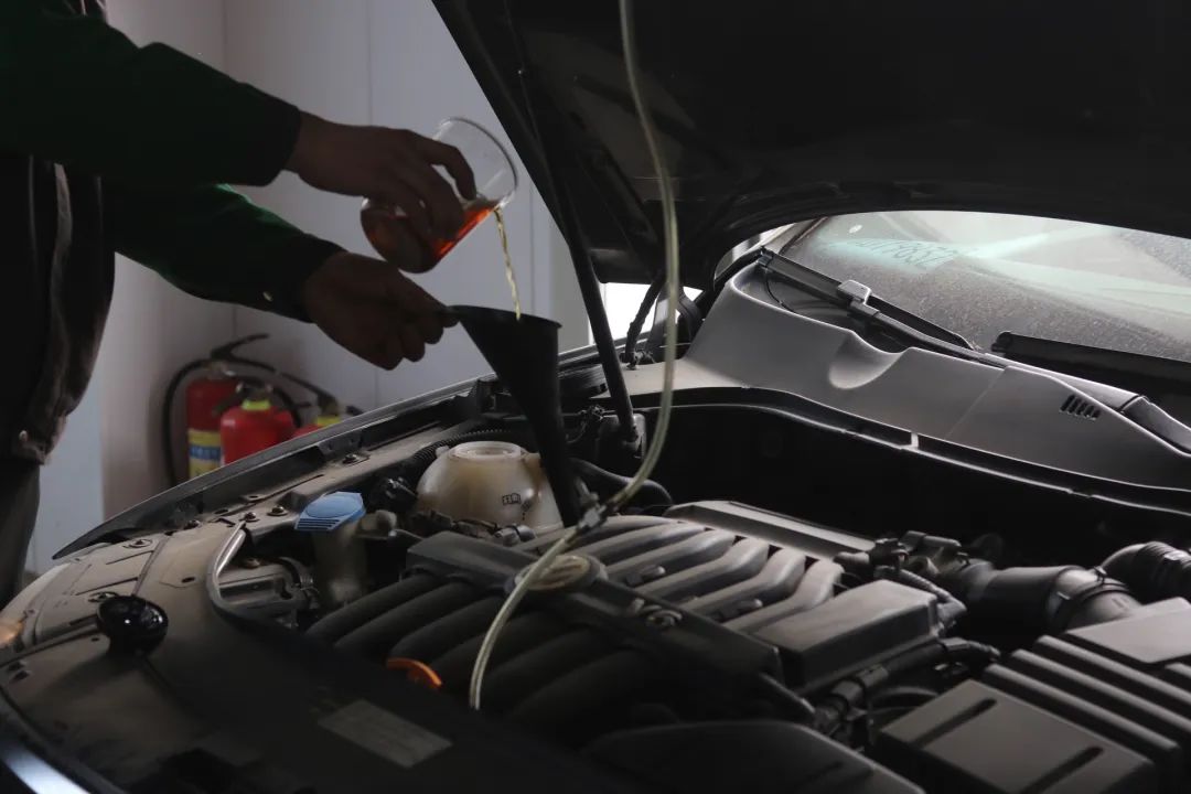 r36翻新改造全过程,大众r36这么老的车怎么还卖这么贵