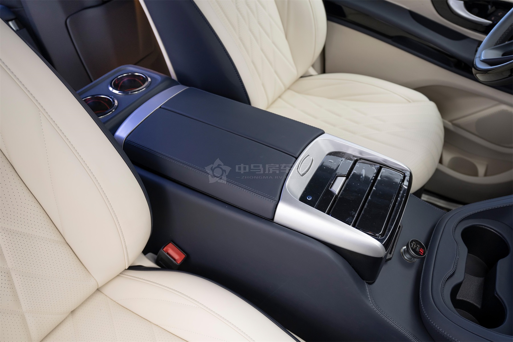 最新款奔驰商务车哪款好,奔驰商务车哪款最值得买