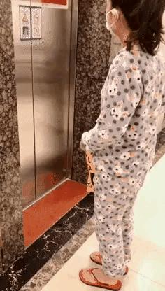 大爷你这是刚挖煤回来吗，另外你这车还挺个性的，这方向盘牛