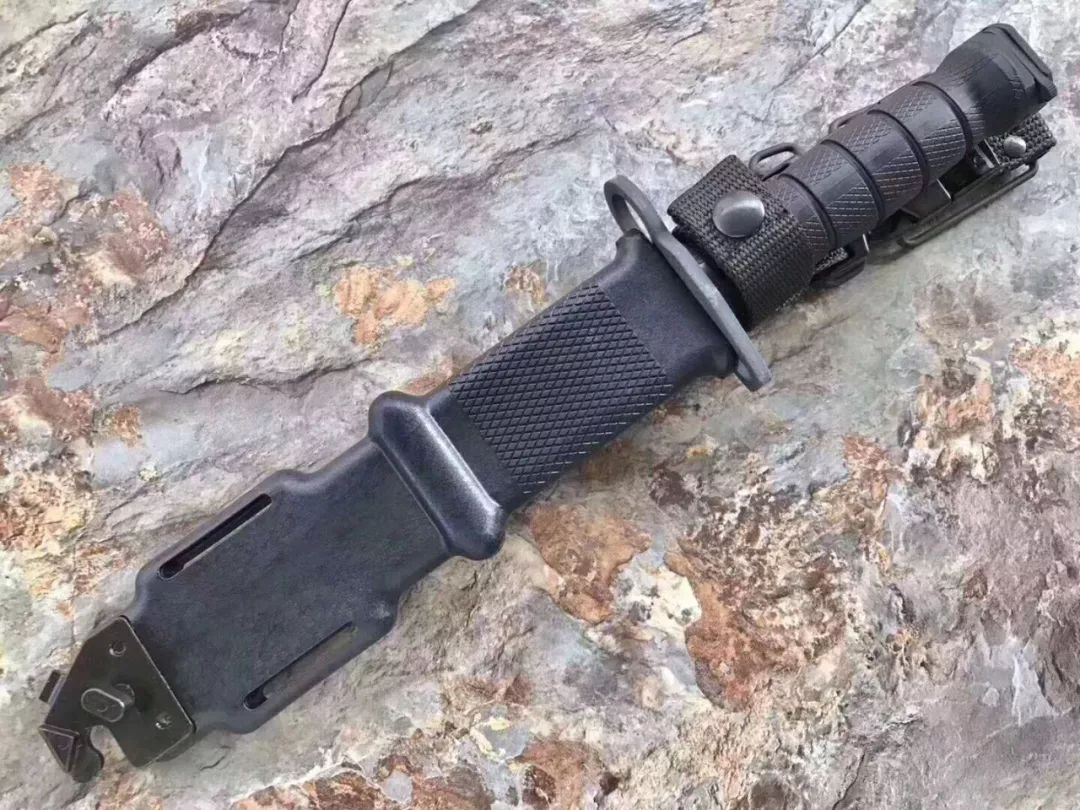 削铁如泥的宝刀怎么淬火练成的,为什么钢铁淬火之后那么硬了