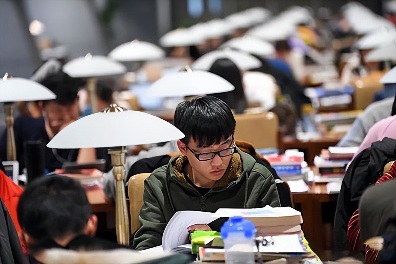 应届生除了考公考研还能干嘛,没找好工作该去考公考研吗