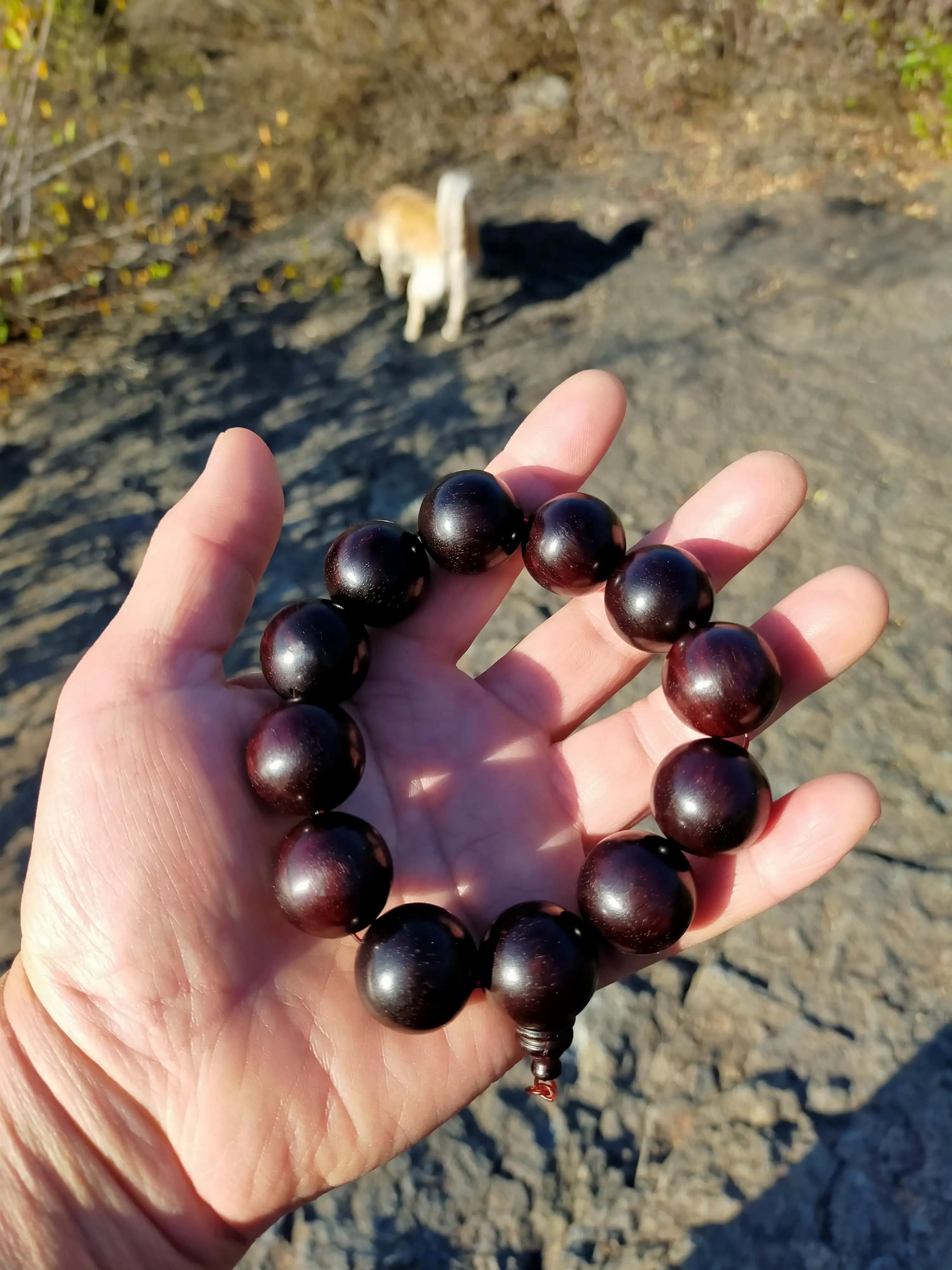 小叶紫檀手串鉴别真假只需3秒,印度小叶紫檀老料手串真假辨别