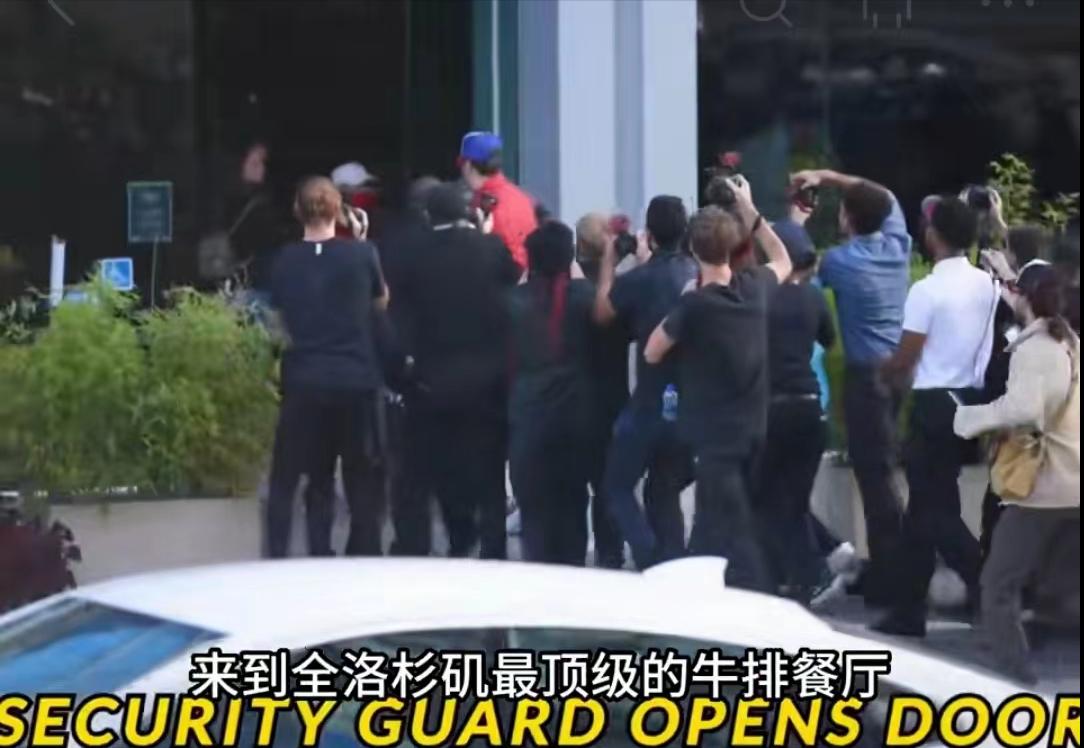 外国小伙真会玩儿搞笑视频,外国男子真是会玩