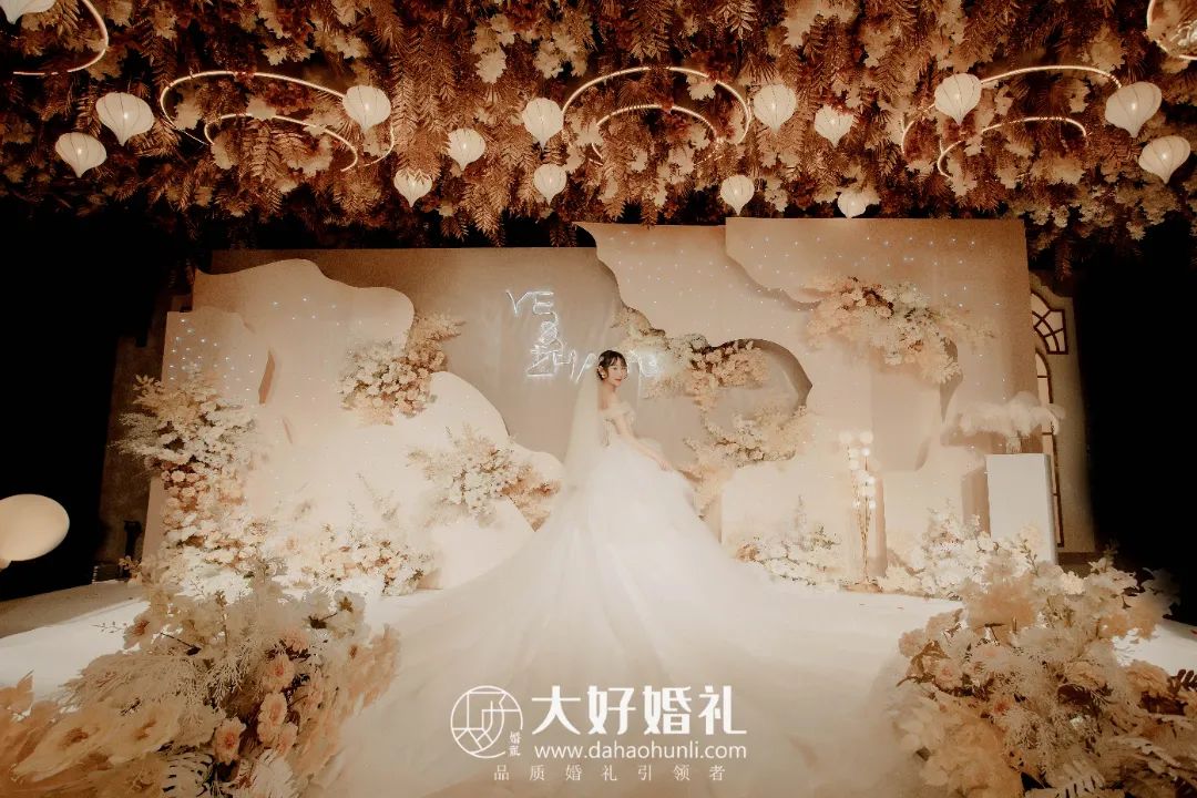 香槟金婚礼甜品台,香槟金咖色婚礼效果图