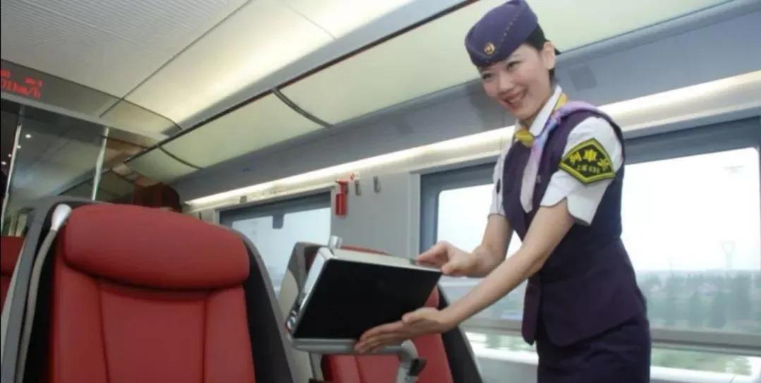 女乘客吐槽软卧车厢,女乘客吐槽卧铺