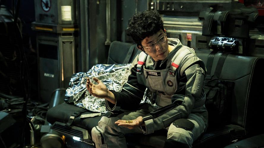 中国科幻电影流浪地球幕后感言,流浪地球硬核科幻中的人文情怀