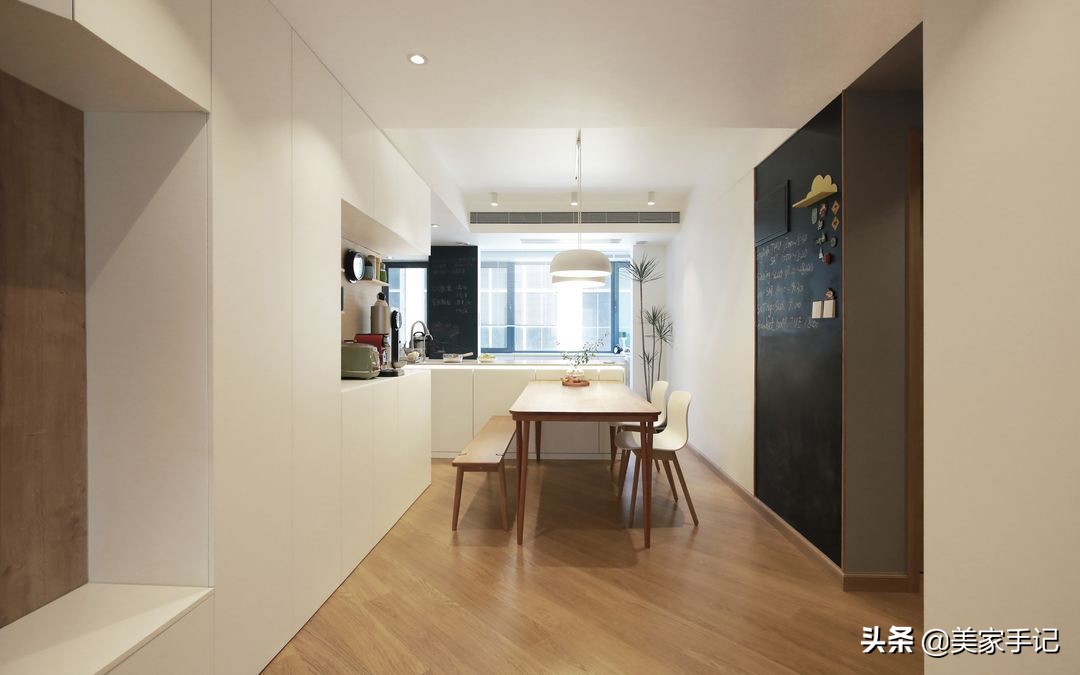 全屋都打柜子效果图,90平米极简装修打满柜子