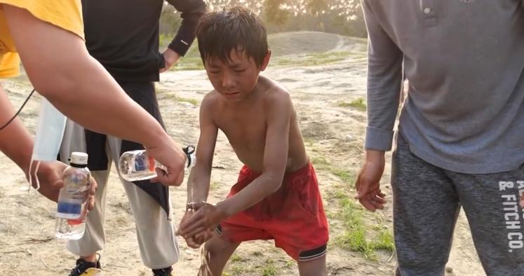 八角笼中的王宝强到底有多强,八角笼中王宝强几个动容的镜头