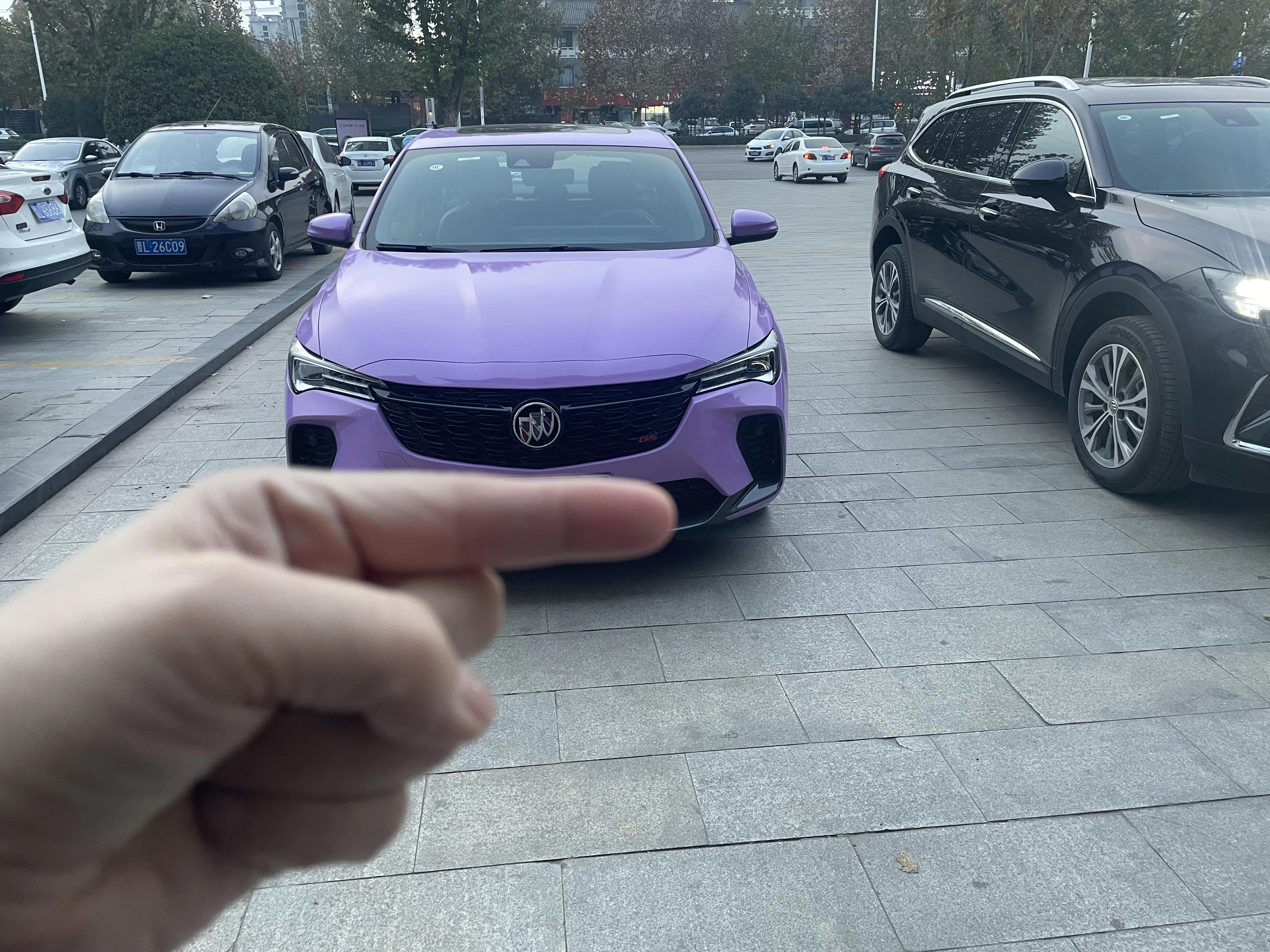 带着我的朋友去兜风,跟朋友去拿车