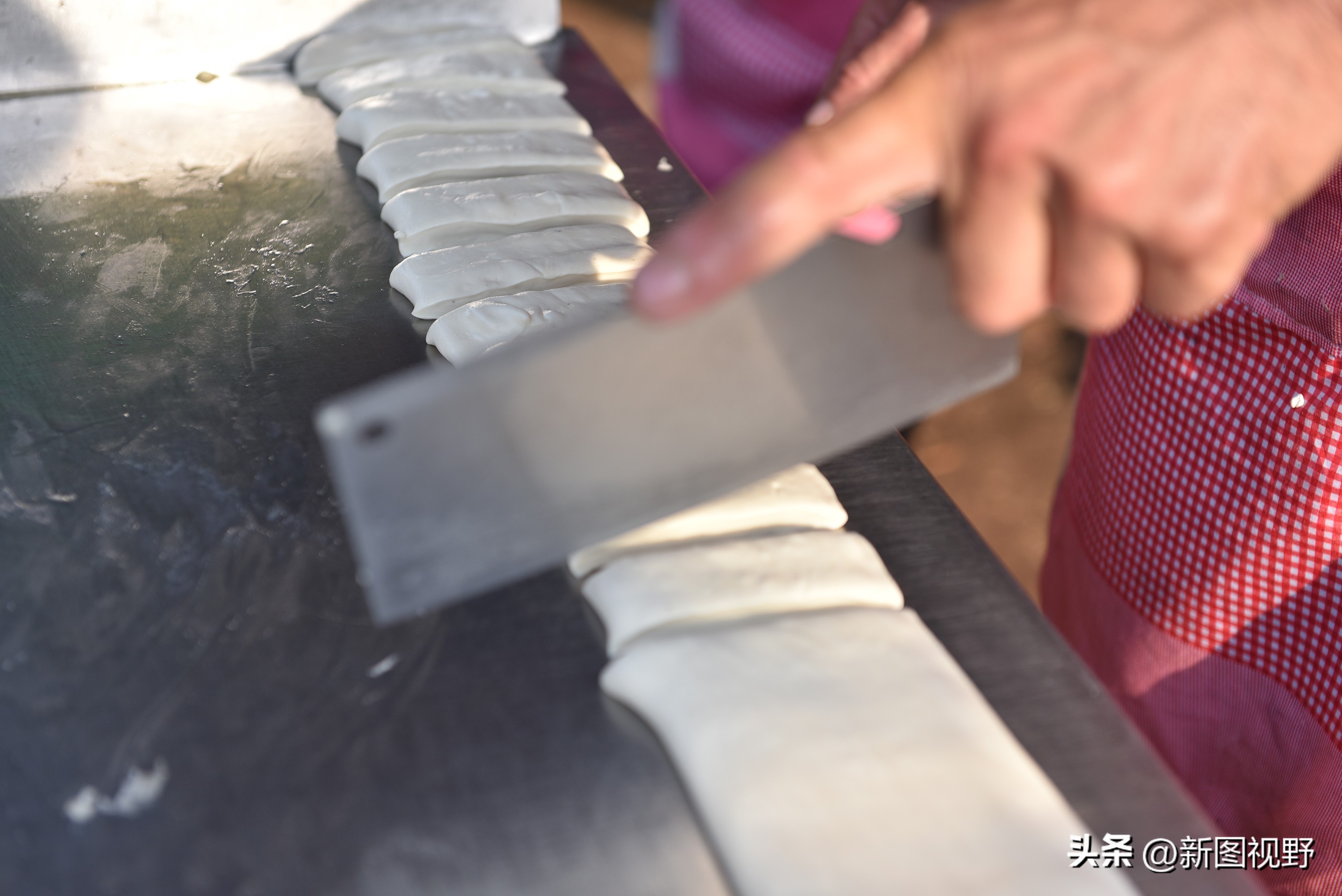 夫妻炸油条馓子，凭一把铁锤破译财富密码，打拼14年实现财务自由