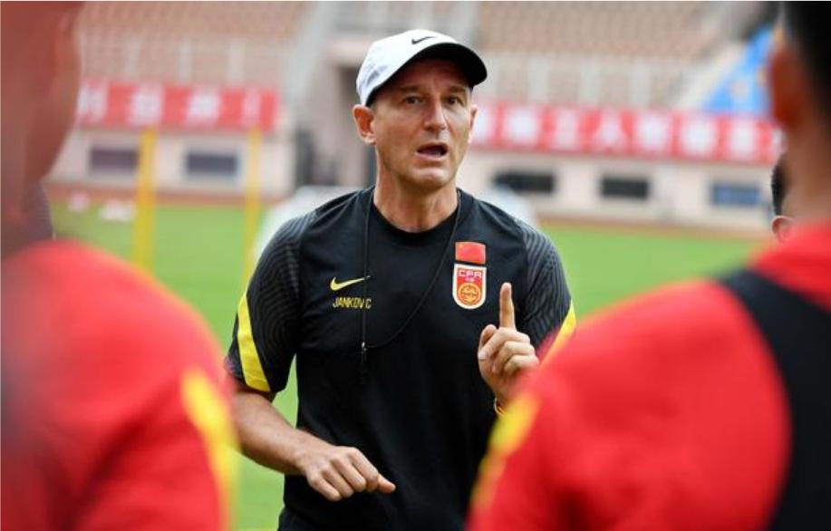 扬科维奇选出25名国脚,扬科维奇出任国足主帅