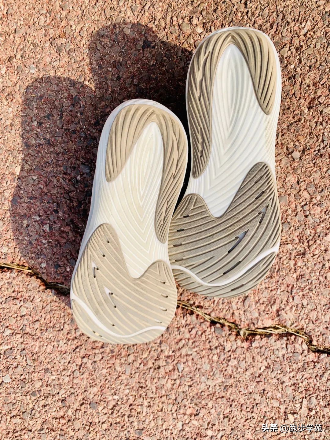 nbrebelv3什么中底,nbrebelv3适合体考吗