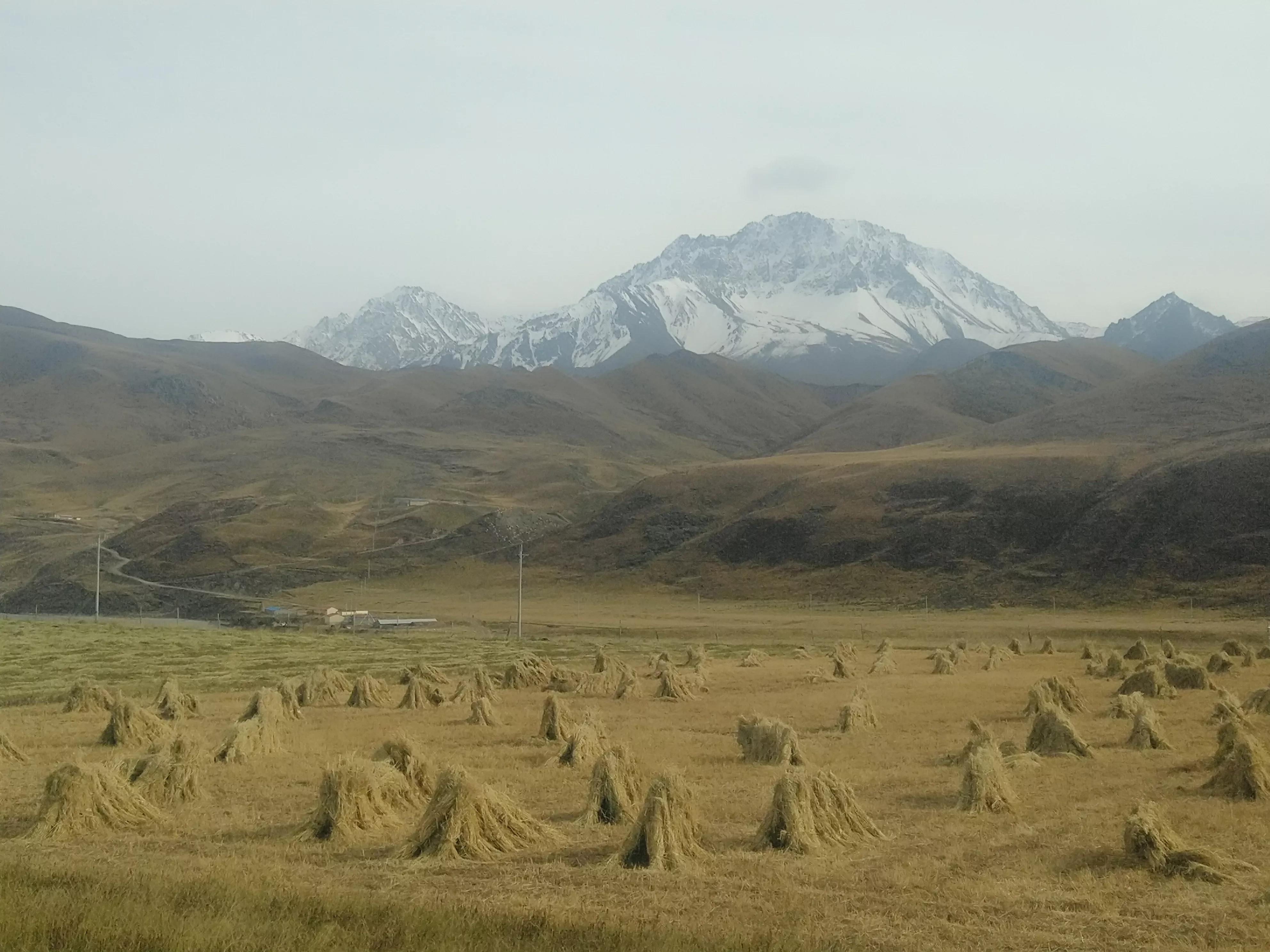 从甘肃翻越祁连山到青海,从肃北到青海沿途风景