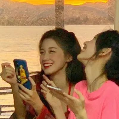 闺蜜头像一左一右真人可爱姐妹,情侣头像和闺蜜头像连在一起的