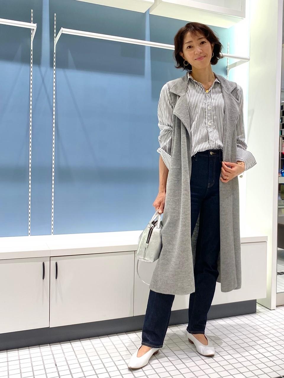 中年女性穿衣颜色搭配,中年女性适合什么样的穿衣风格