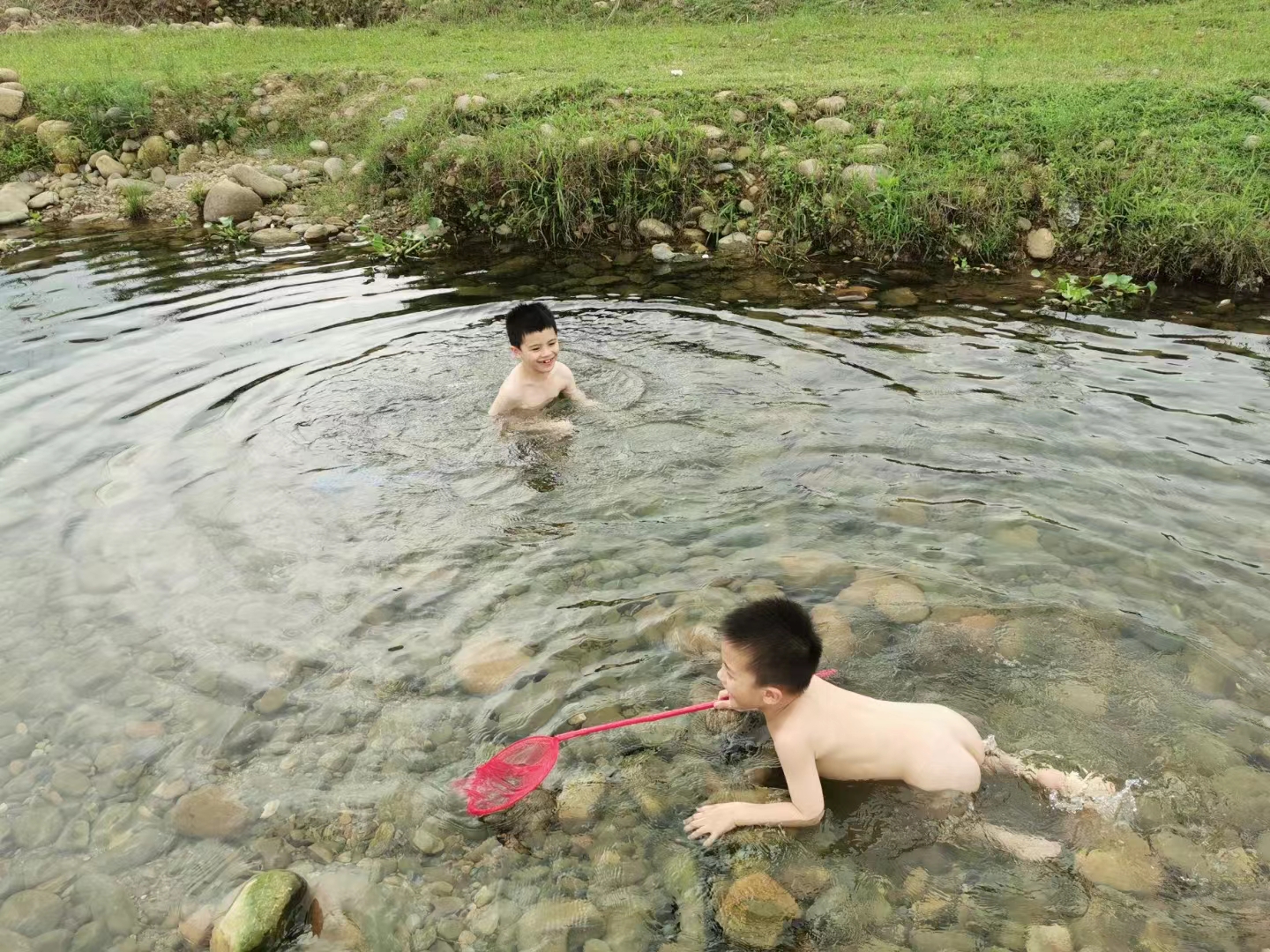 自己不知道自己是谁,人根本不知道自己是谁