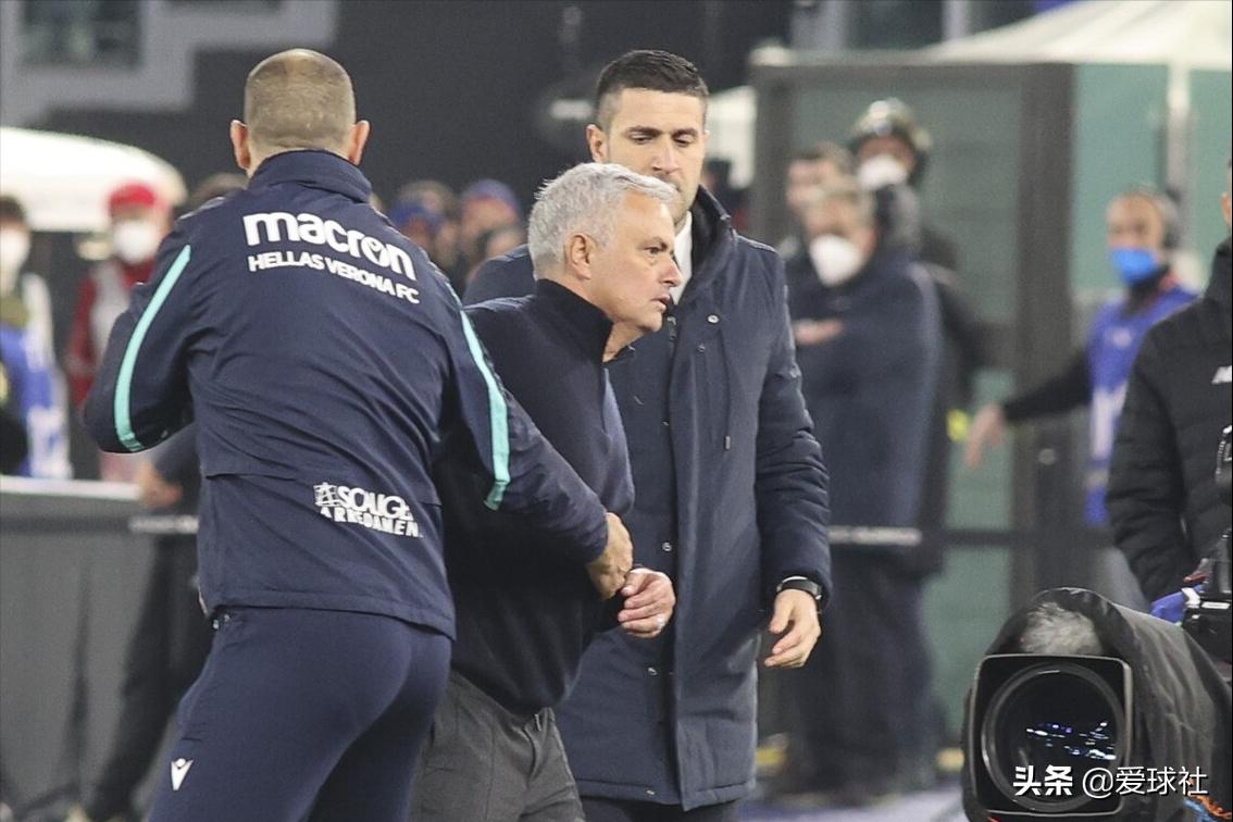 罗马夺冠穆里尼奥被抛起,罗马被黑点球