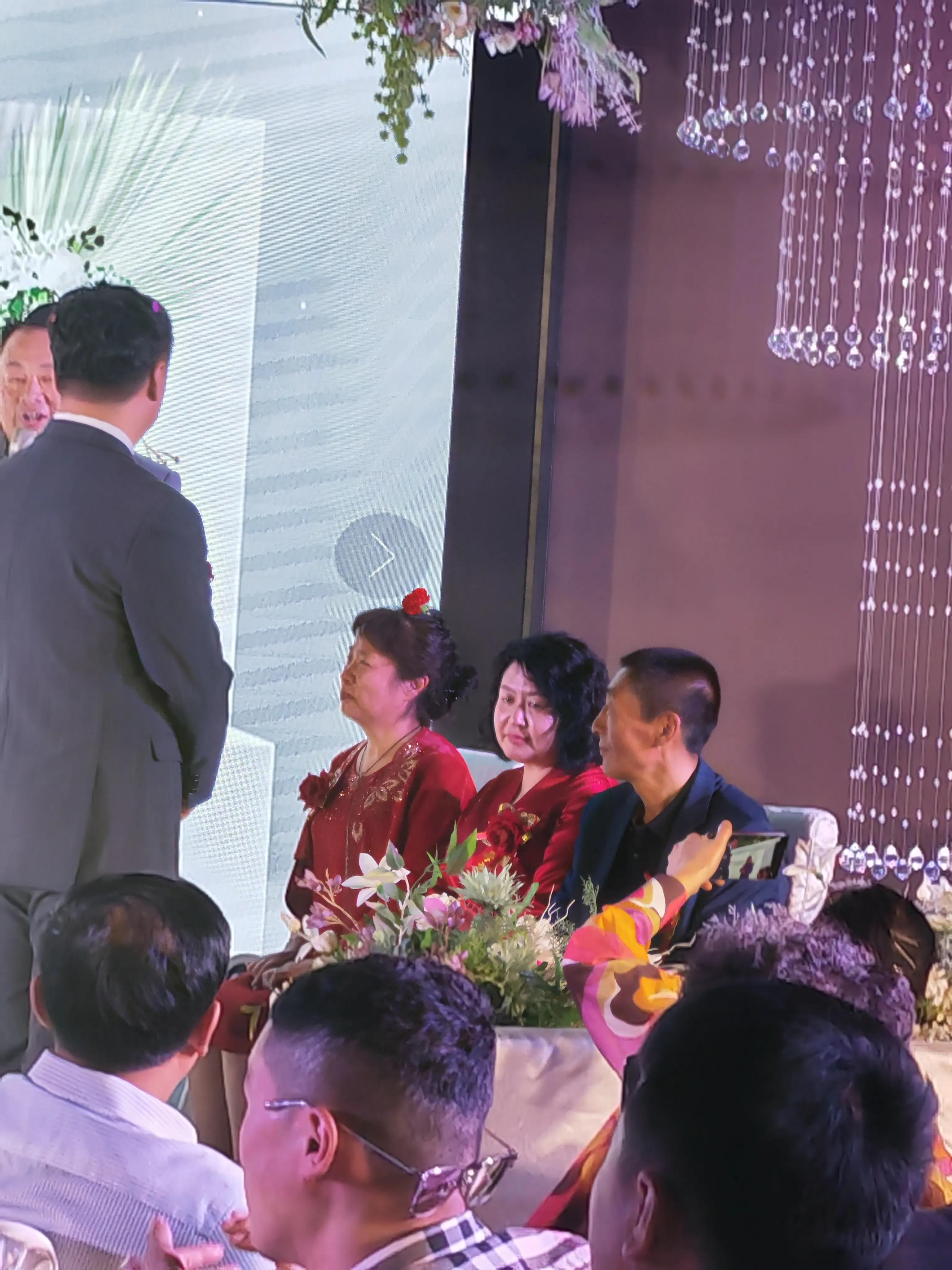 参加侄媳潘雪家的婚礼答谢宴