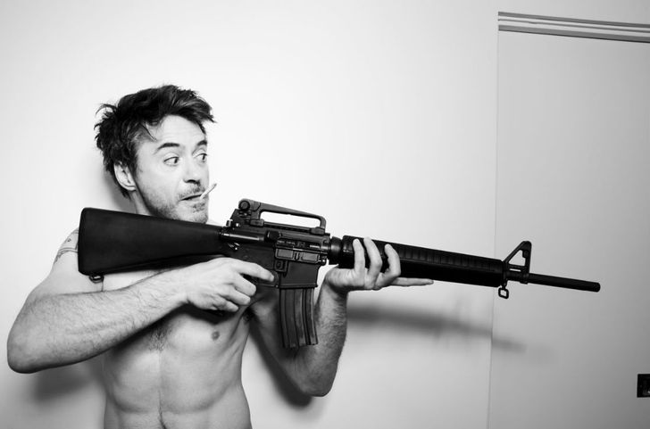 25张活久未见的照片，7岁的C罗、8岁的王妃、小李子用啥泡酒？