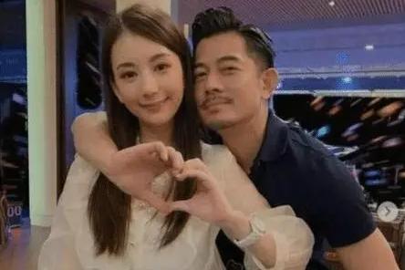 方媛晒合影为老公庆生,方媛晒礼物秀恩爱