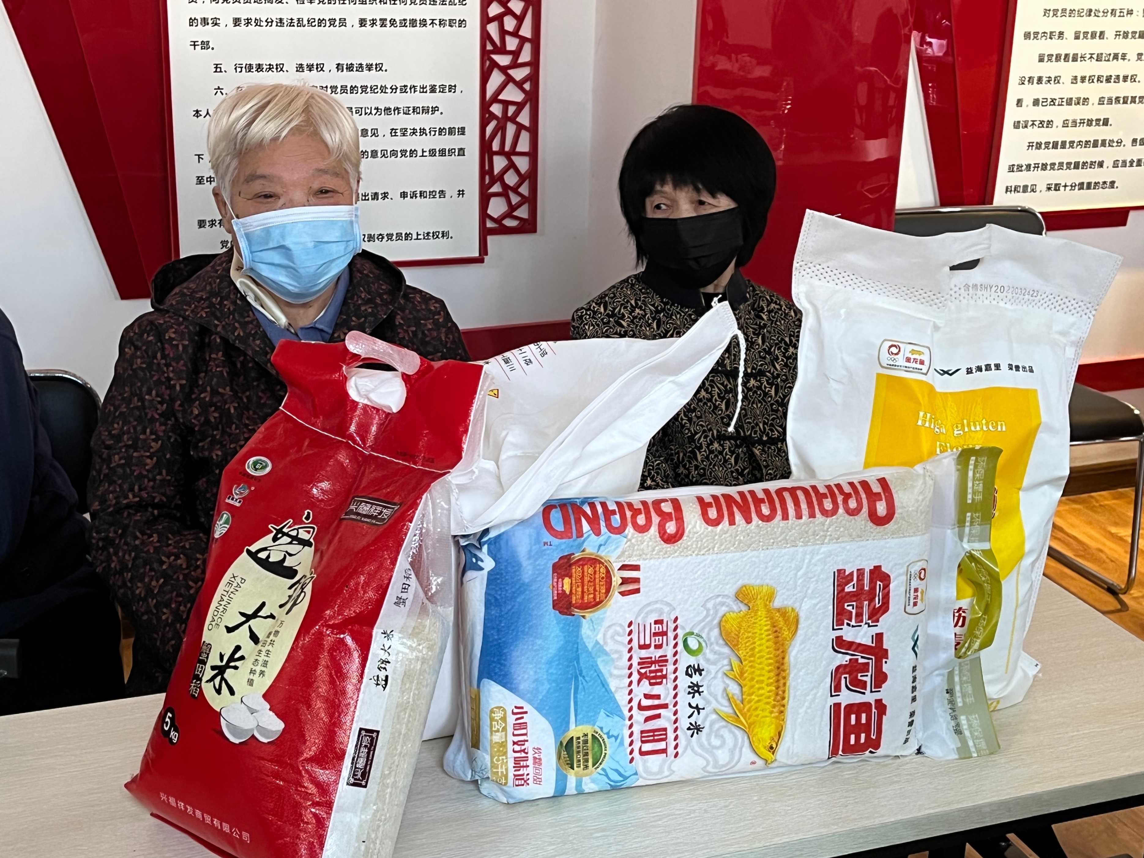 党员志愿者助力社区文明创建,抚顺社区志愿者