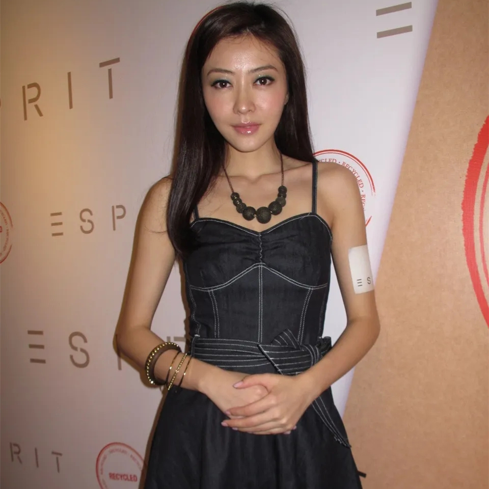 从“相貌平平”到千娇百媚，这7位女星的脸，前后差距让人破大防