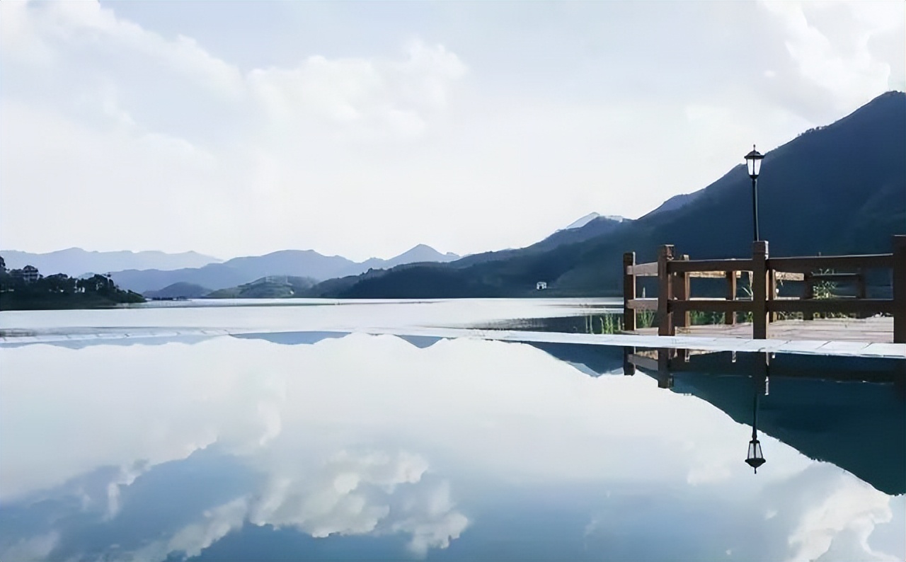杭州出发2h,睡进千岛湖畔6家美宿，避开人群赏湖景山色丨南方民宿