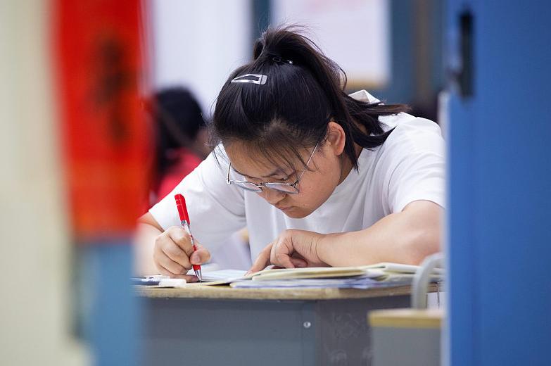 普高鸡头与重点高中凤尾差别视频,普高当鸡头还是重点高中当凤尾