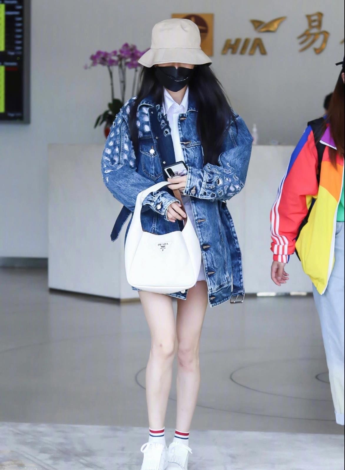 杨幂王子文都穿的条纹衬衫,小个子王子文冬季穿搭