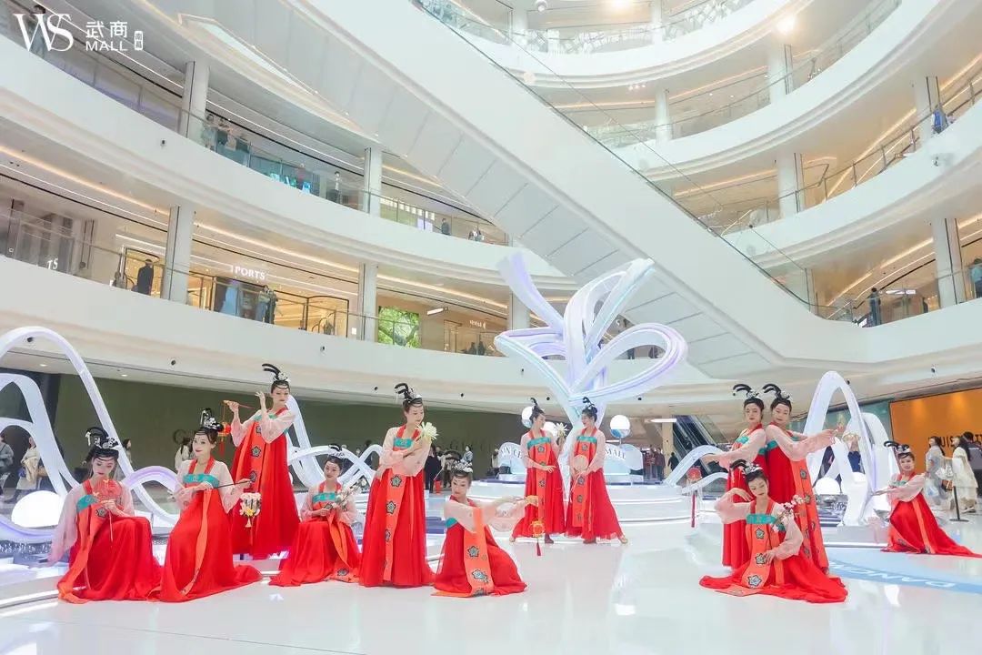 两座“英雄之城”的对望：武商的重奢美学跨省扩圈