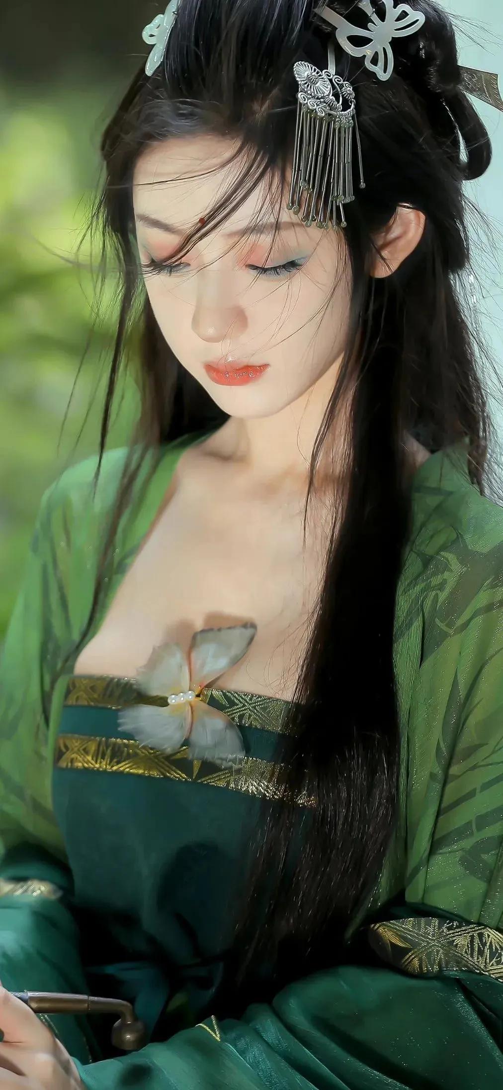 美女锁屏壁纸和桌面壁纸一套,抖音壁纸最近很火的美女壁纸原图